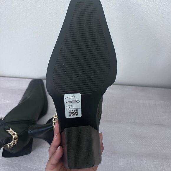 ASOS Design Black Western Ankle Boots with Gold Chain - Size 8 NWOB - Picture 7 of 7